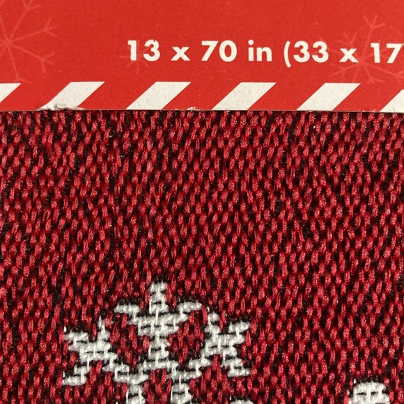 NWT Beautiful Red & White Snowflakes ❄️ Holiday Tapestry Table Runner 70x13 - Picture 8 of 14